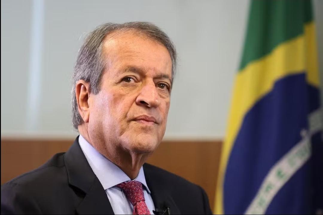 Valdemar Costa Neto, presidente nacional do PL, recebeu autorização do ministro Alexandre de Moraes, do STF, para visitar o ex-presidente Jair Bolsonaro