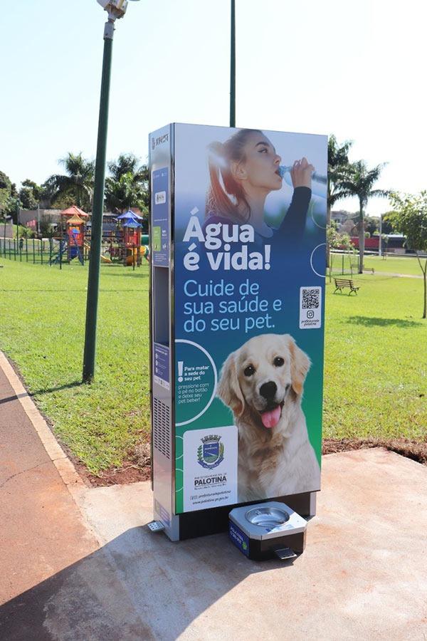 Bebedouro instalado em espaço público de Palotina está entre os equipamentos avaliados para manutenção; Prefeitura prevê concluir os reparos até aproximadamente 25 de novembro