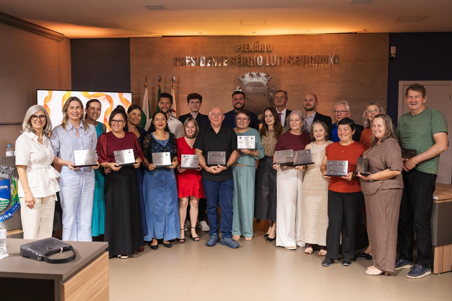 Professores foram homenageados através fo projeto 'Mestres do Saber'. Uma iniciativa foi proposta pelo vereador Gilmar Hinkel