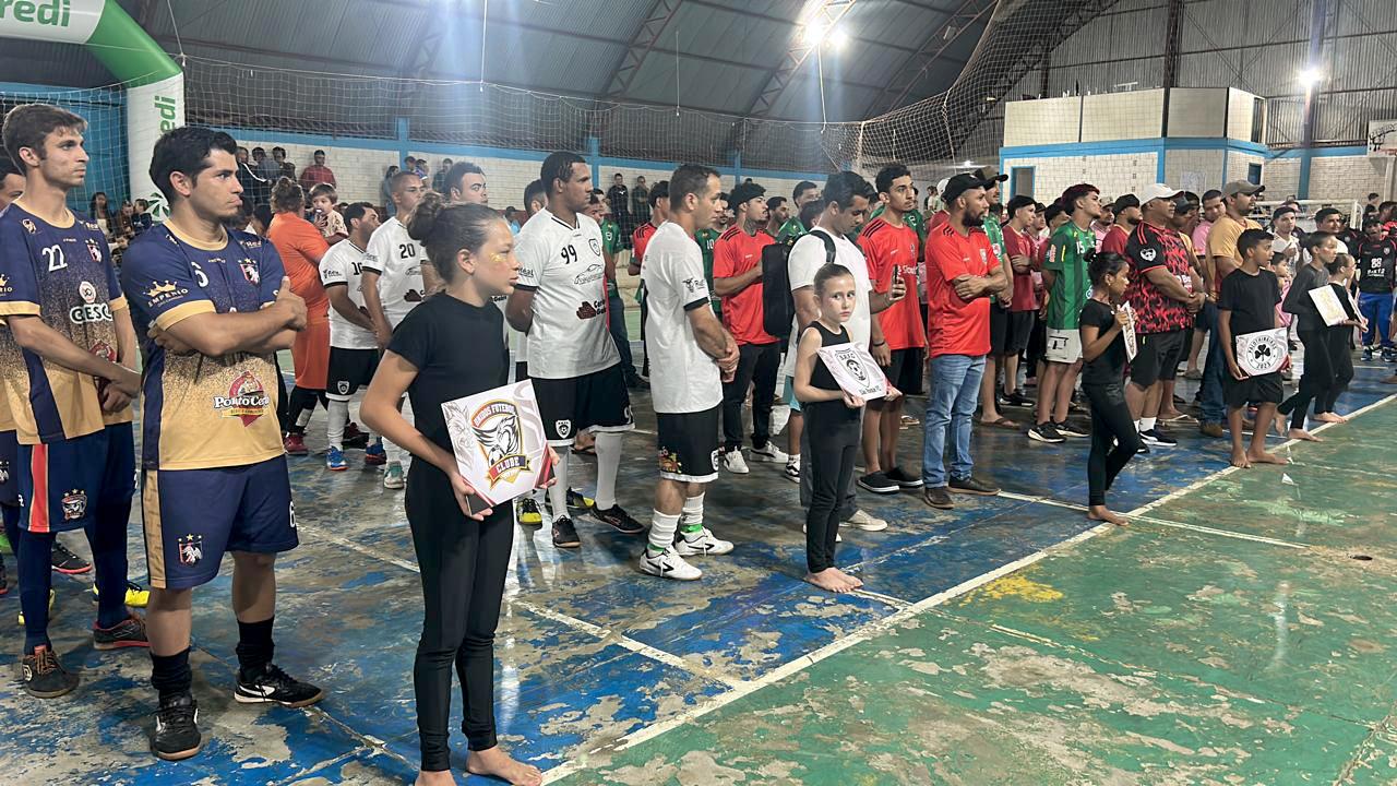 Grande festa marcou a abertura da 2ª Copa São Camilo Granja Santo Expedito de Futsal, realizada na sexta-feira (9), no distrito de São Camilo, em Palotina