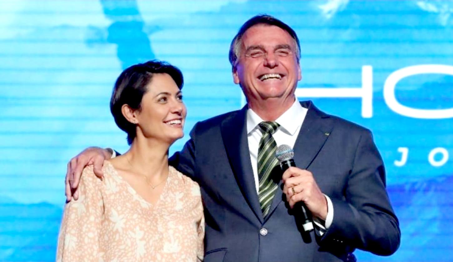 Michelle e Jair Bolsonaro: senadora eleita afirma que o ex-presidente pede união à direita e rejeita a busca por culpados pela derrota de Flávio na eleição presidencial