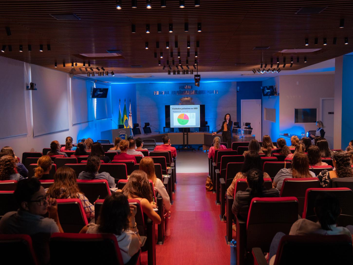 O 1º Workshop Cuidados Paliativos reuniu um grande público nesta sexta-feira (30), na Câmara de Vereadores de Palotina. Promovido por iniciativa da vereadora Nissandra Karsten (PP)