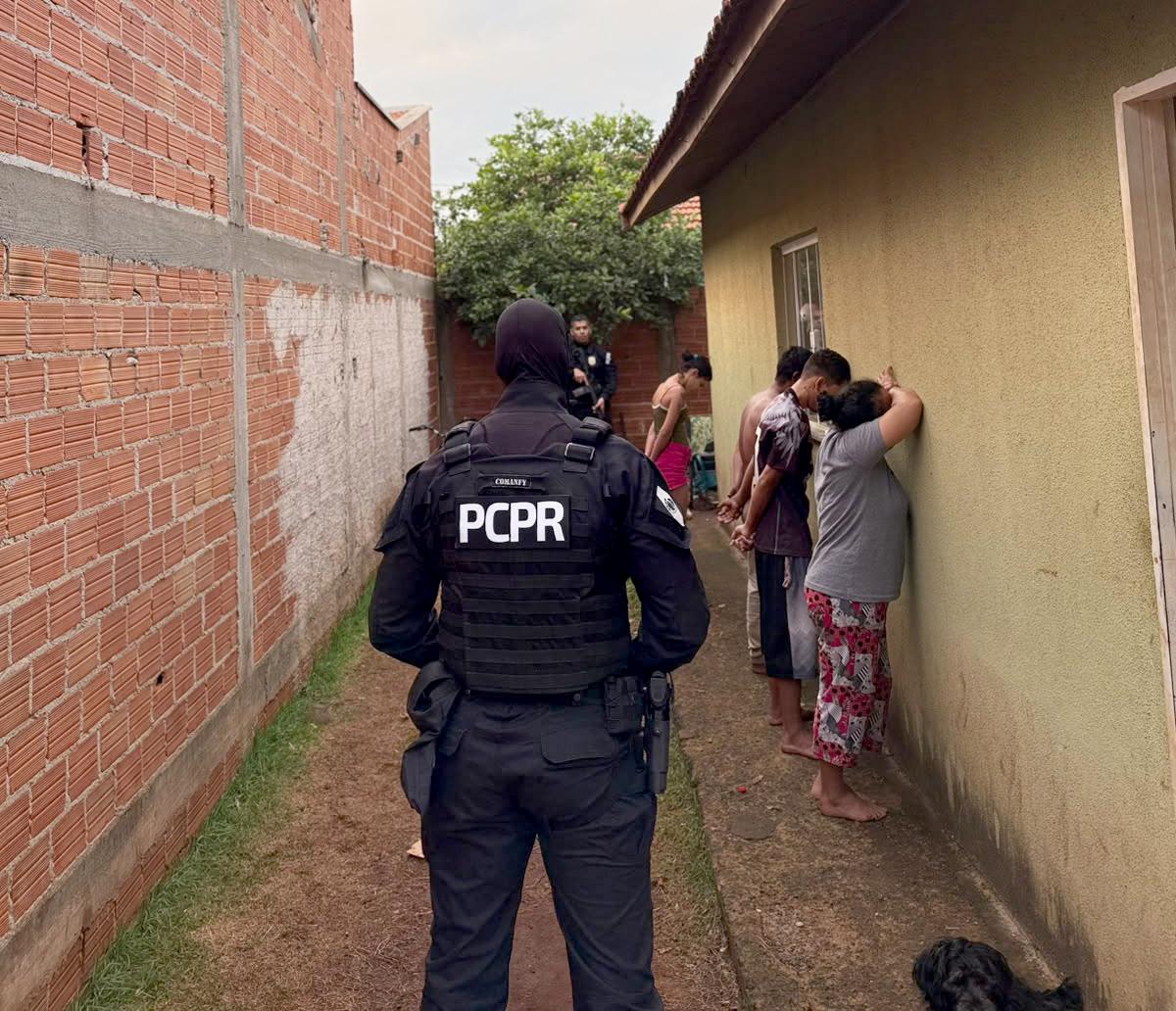 Operação “Código Aberto”, realizada pela Polícia Civil e Polícia Militar nesta sexta-feira (16), resultou em quatro prisões e na apreensão de drogas e materiais ligados à investigação do tráfico em Palotina