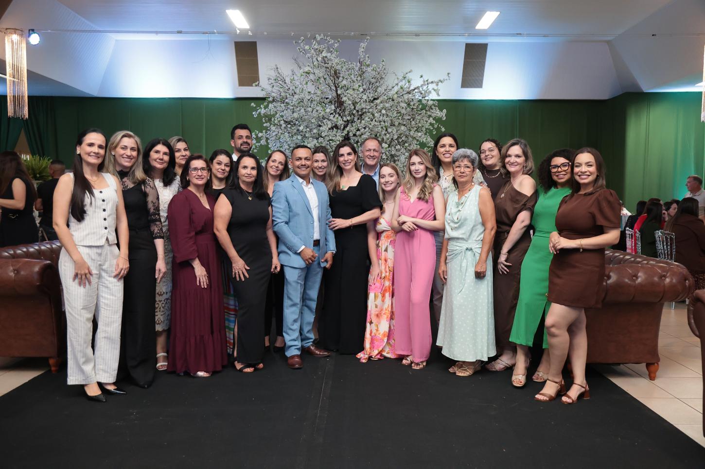 A Administração Municipal de Terra Roxa promoveu uma noite especial de confraternização e valorização dos professores, em reconhecimento à dedicação e ao compromisso com a educação