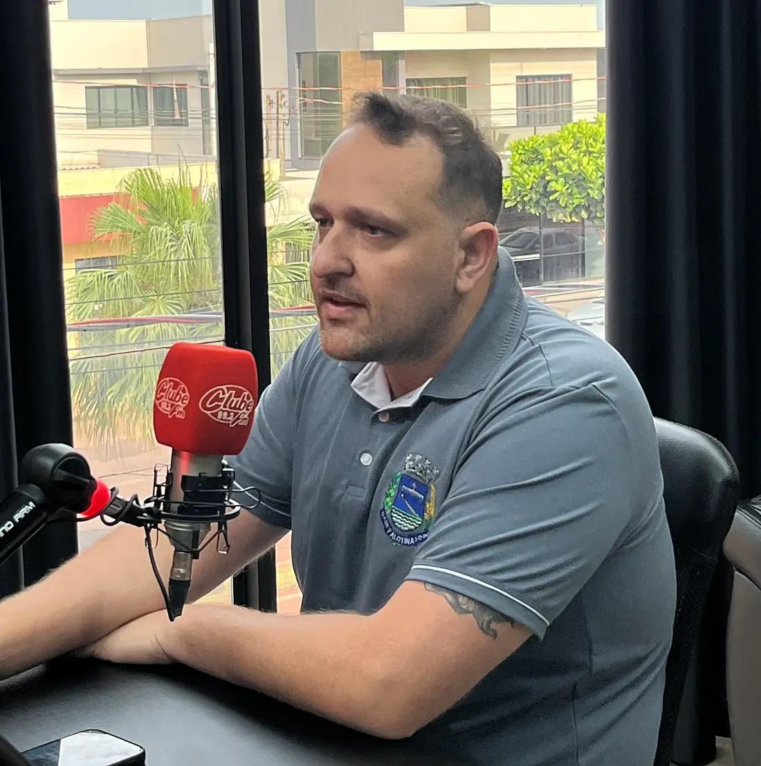 O secretário de Transportes e Obras Públicas de Palotina, Renato José Simioni, anunciou a retomada do transporte coletivo gratuito a partir de terça-feira (27), com duas rotas urbanas e previsão de ampliação do serviço (Foto: Rádio Clube FM)
