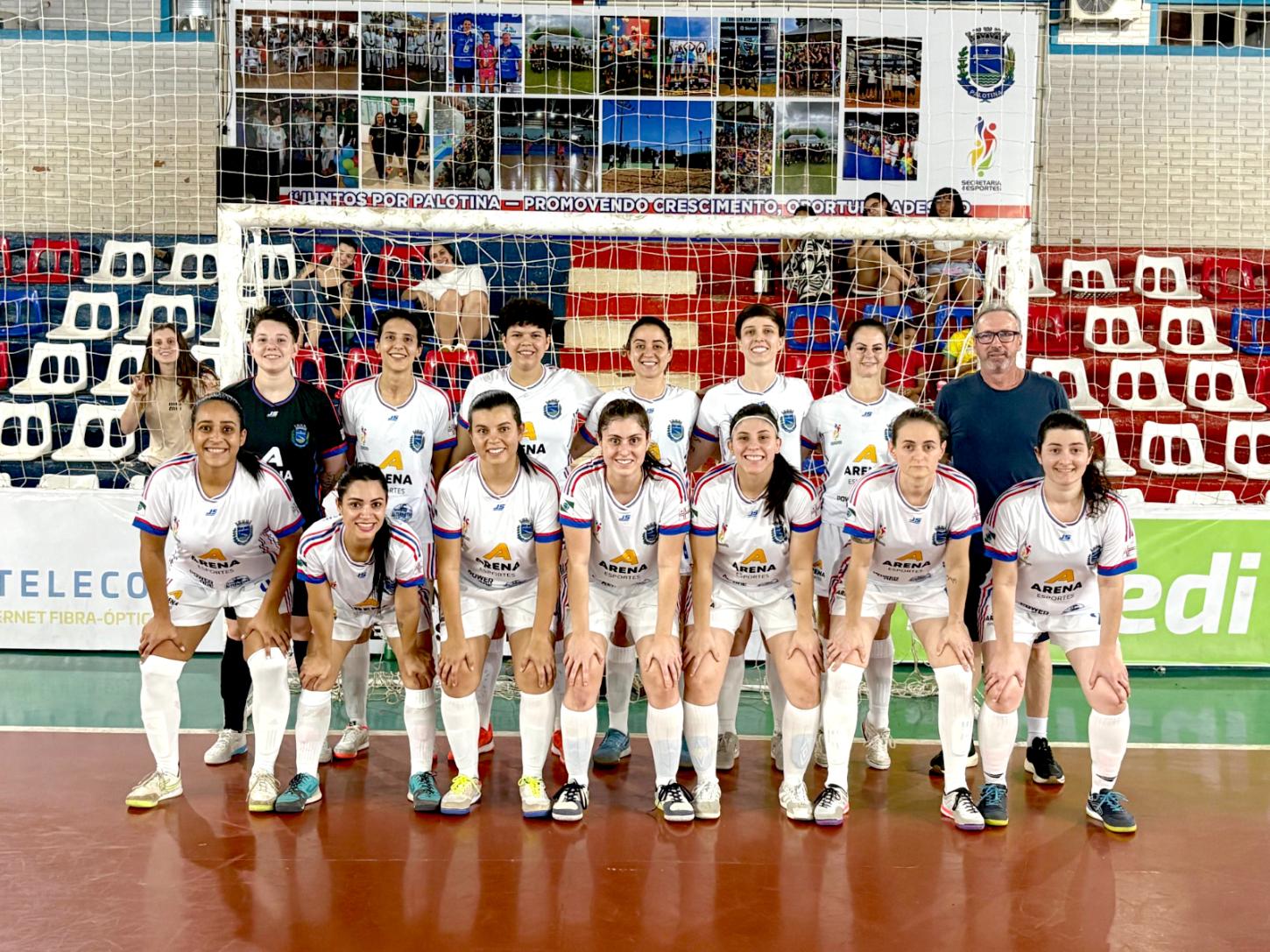 Equipe feminina de Palotina chegou à semifinal da Copa Amop de Futsal e agora se prepara para a disputa do terceiro lugar da competição