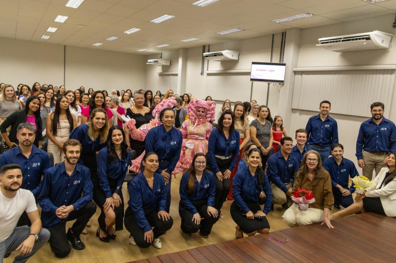O evento JCI por Elas reuniu mais de 130 mulheres na sede da ACIPA, em Palotina, em uma noite marcada por inspiração, conhecimento, alegria e valorização do protagonismo feminino