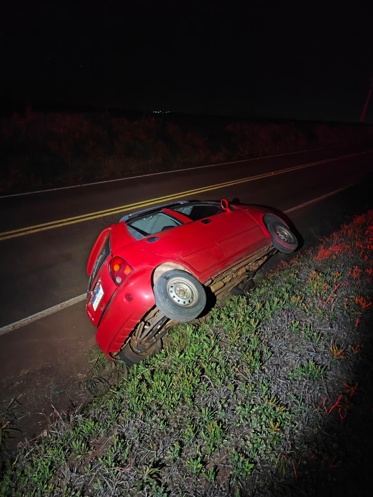 Acidente na PR-239: Chery QQ3 ficou danificado após colidir contra um barranco no km 650+500 metros, em Quatro Pontes