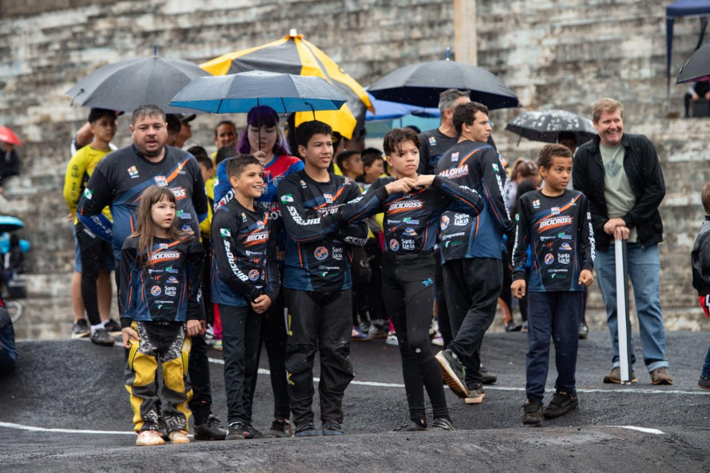 Equipe da Associação Palotinense de Bicicross (APB) representou Palotina na 6ª etapa do Campeonato Paranaense de Bicicross 2026, realizada em Londrina