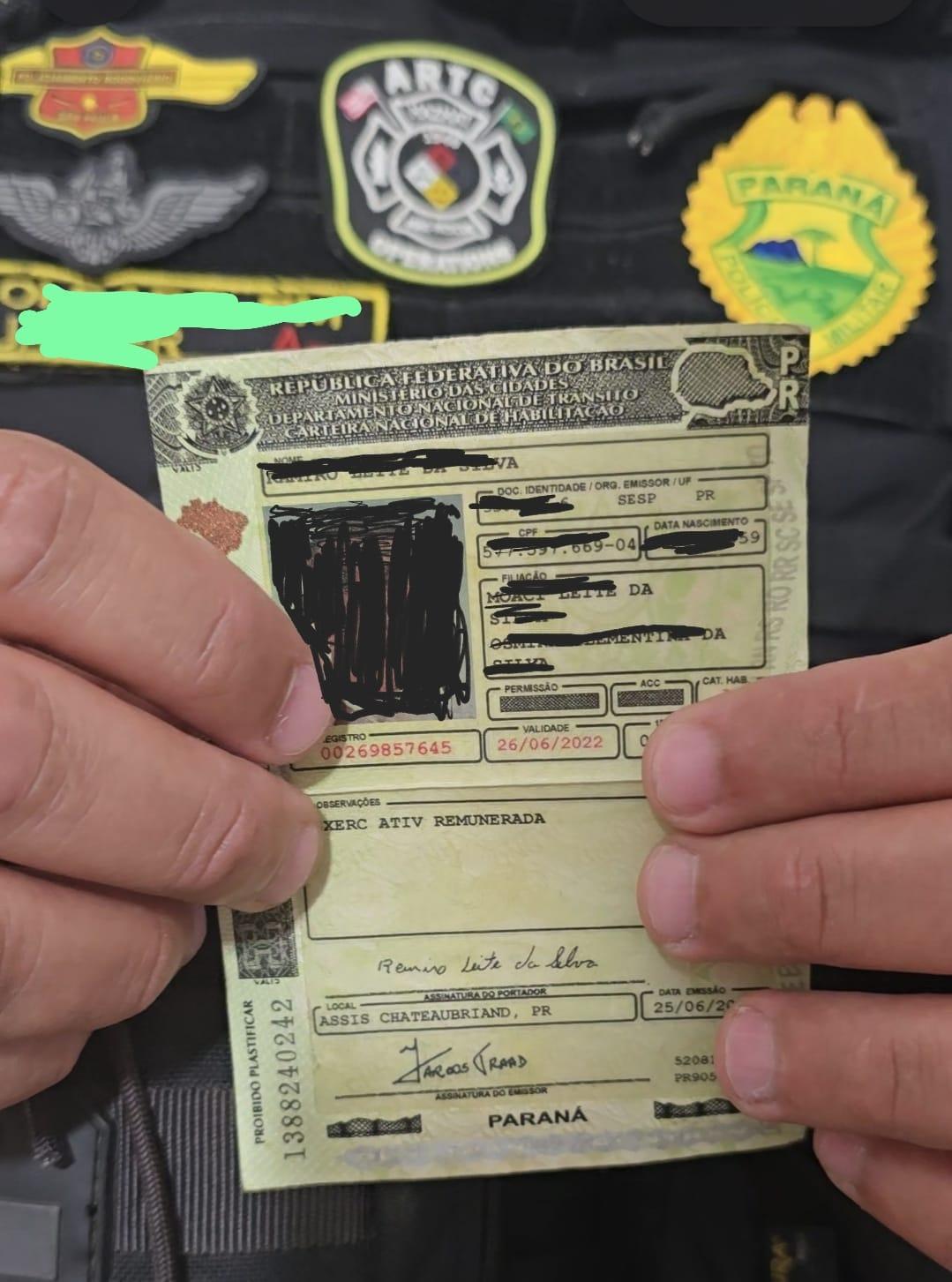 CNH falsificada apresentada por motorista de 67 anos durante fiscalização da Polícia Militar Rodoviária na PR-239, em Jesuítas
