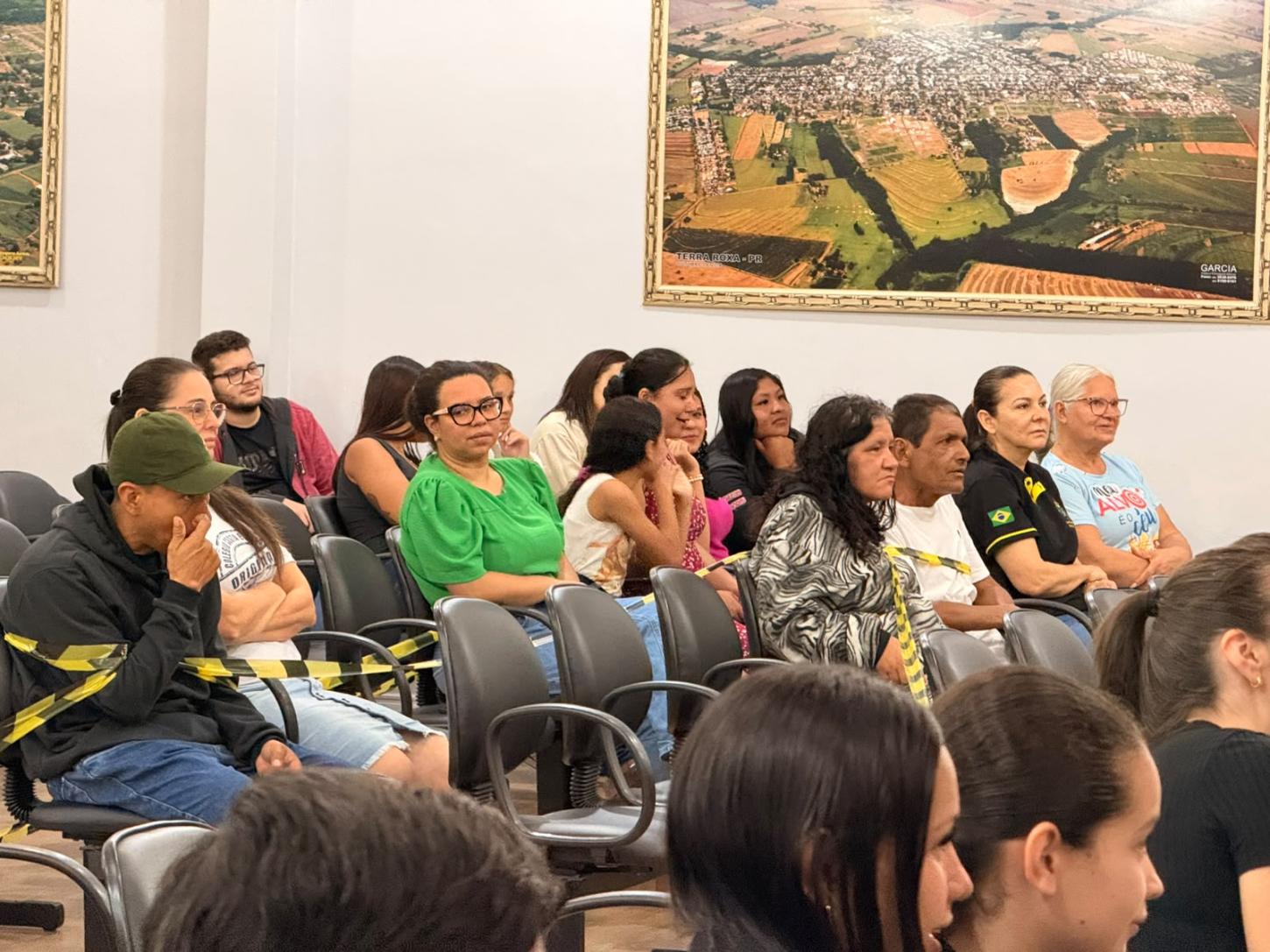 O público acompanhou com entusiasmo e alegria o espetáculo “Perico, o Palhaço Bombeiro”, apresentado na quinta-feira (8), na Casa da Cultura de Terra Roxa, durante a programação gratuita do Circuito Cultural SESI, em parceria com a Prefeitura Municipal