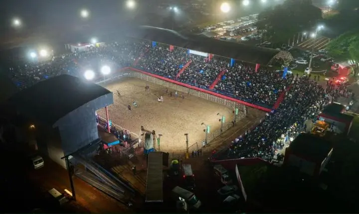 Ana Castela arrasta multidão e faz história na segunda noite da Expo Palotina 2026