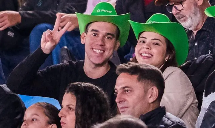 Ana Castela arrasta multidão e faz história na segunda noite da Expo Palotina 2026
