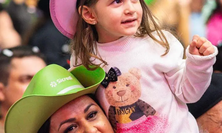 Ana Castela arrasta multidão e faz história na segunda noite da Expo Palotina 2026