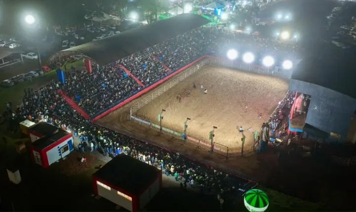 Ana Castela arrasta multidão e faz história na segunda noite da Expo Palotina 2026