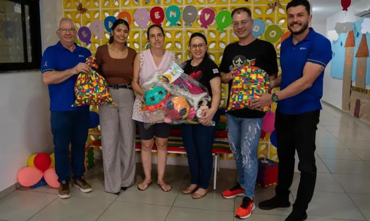 Câmara de Palotina transforma doações em sorrisos e entrega brinquedos aos CMEIs
