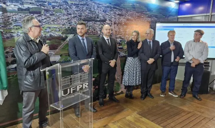 Câmara homenageia jornal Folha da Terra pelos 25 anos de história