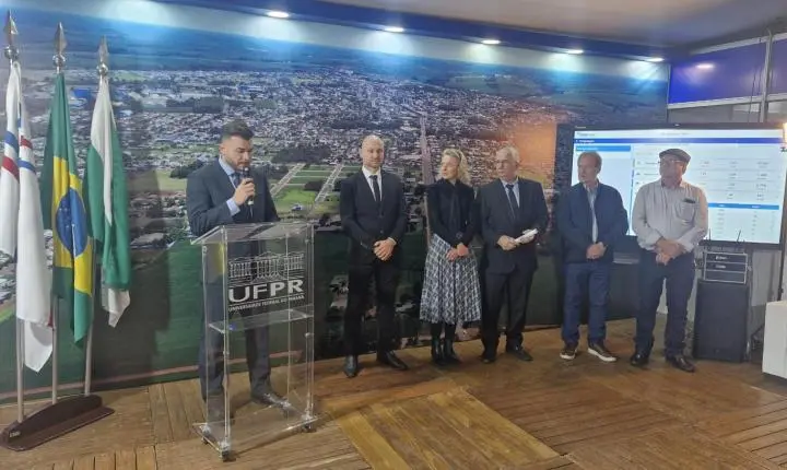 Câmara homenageia jornal Folha da Terra pelos 25 anos de história