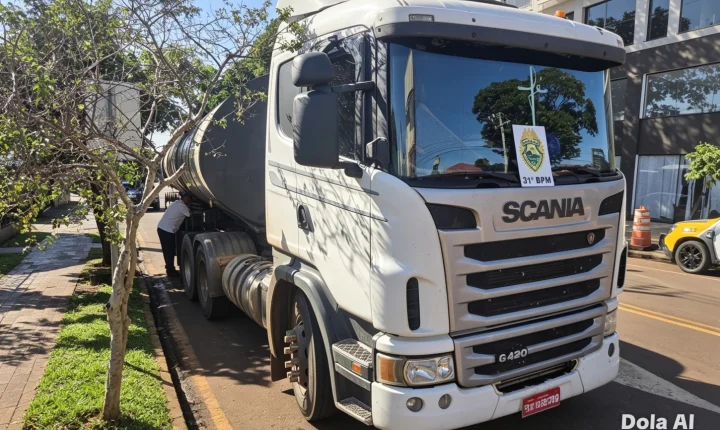 Caminhão com placas adulteradas é apreendido e motorista acaba preso