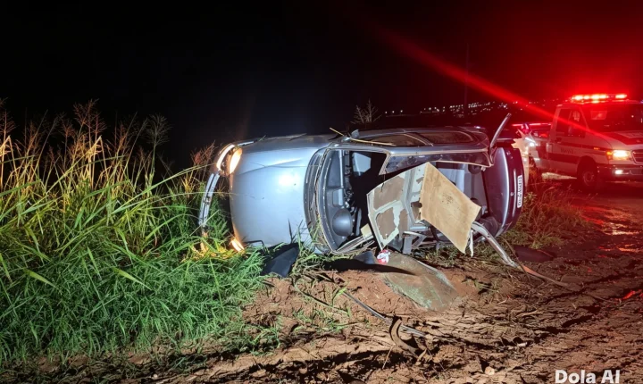 Capotamento na PR-182 deixa três feridos graves e mobiliza equipes de resgate