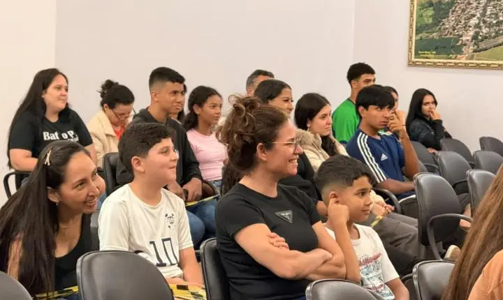 Casa da Cultura de Terra Roxa vive noite especial com espetáculo “Perico, o Palhaço Bombeiro”