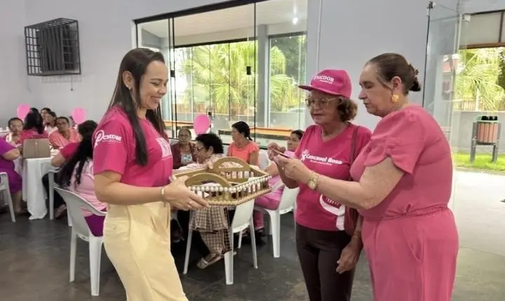 Chá Rosa promove acolhimento e conscientização para mulheres 60+