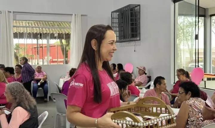Chá Rosa promove acolhimento e conscientização para mulheres 60+