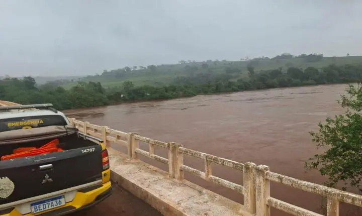 Chuvas elevam nível dos rios e colocam pontes em alerta no Oeste do Paraná