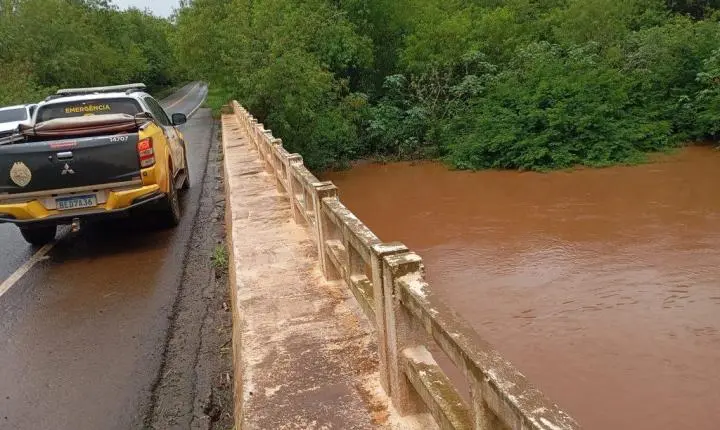 Chuvas elevam nível dos rios e colocam pontes em alerta no Oeste do Paraná