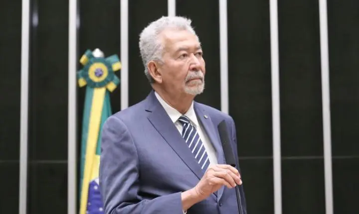 Comissão aprova projeto que obriga bancos a oferecer meio de pagamento em conta-salário