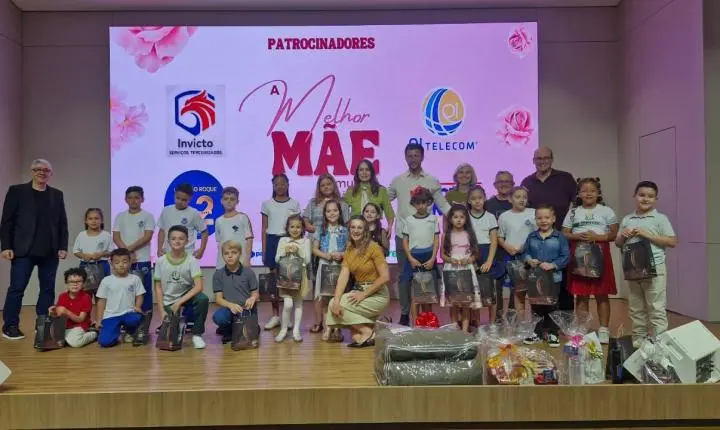 Concurso A Melhor Mãe do Mundo emociona Palotina na noite de premiação