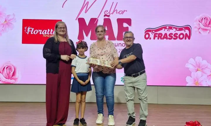 Concurso A Melhor Mãe do Mundo emociona Palotina na noite de premiação