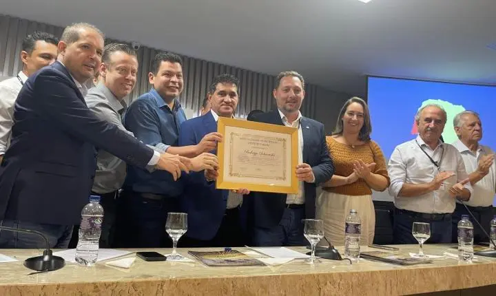 Darlan Scalco participam de assembleia da AMOP