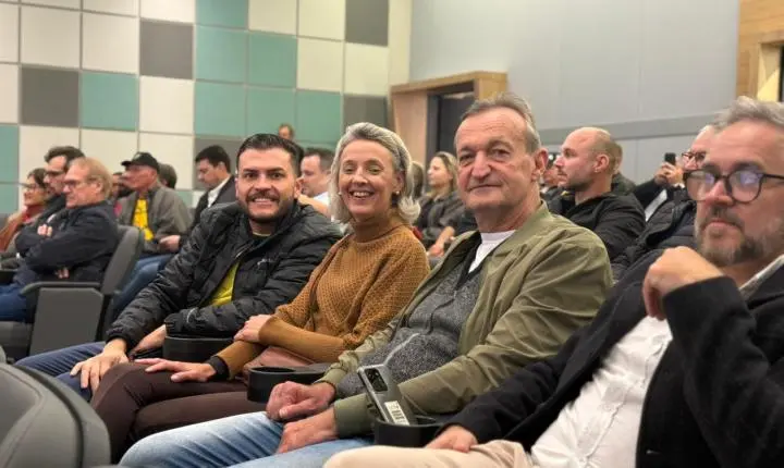 Folha da Terra celebra 25 anos de história com noite de homenagens, emoção e reconhecimento em Palotina