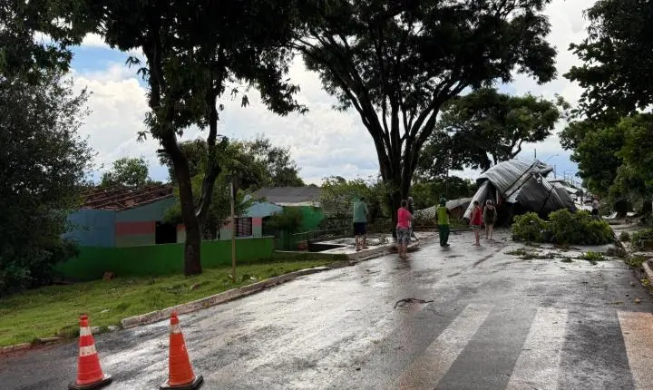 Forte vento provoca estragos em Maripá