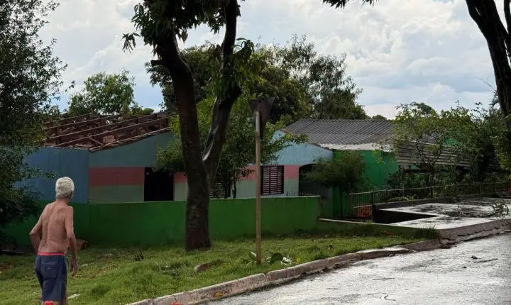 Forte vento provoca estragos em Maripá