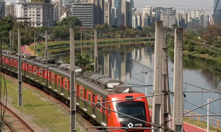 Greve de trens em SP causa congestionamento de mais de 2 mil km 
