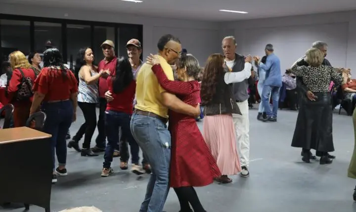 Jantar Dançante celebra e valoriza a melhor idade em Terra Roxa