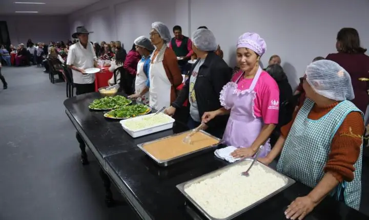 Jantar Dançante celebra e valoriza a melhor idade em Terra Roxa