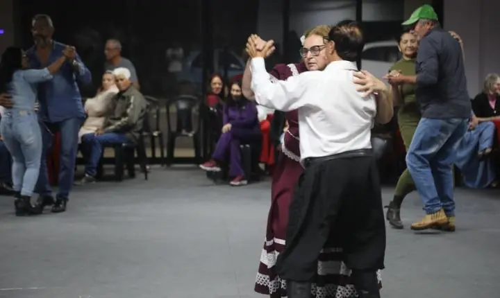Jantar Dançante celebra e valoriza a melhor idade em Terra Roxa