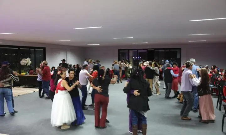 Jantar Dançante celebra e valoriza a melhor idade em Terra Roxa