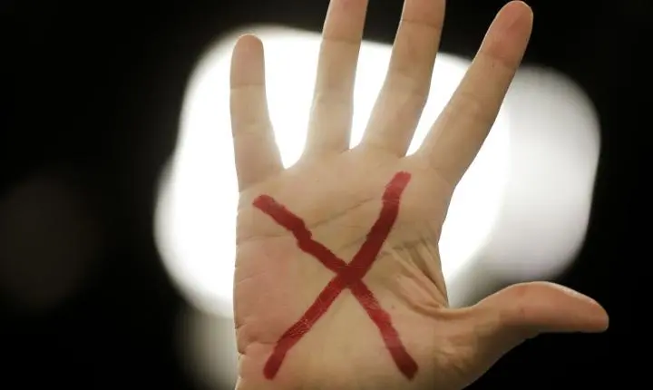 Justiça do Paraná reduz pena de homem que ateou fogo na companheira