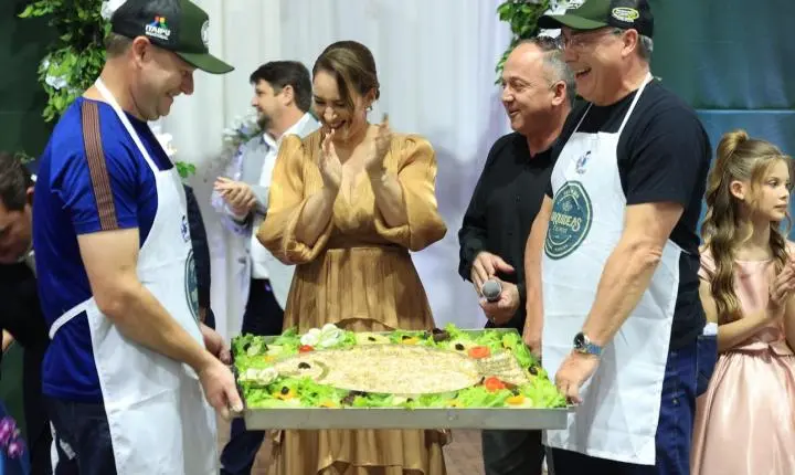 Letícia Millena Krupp é eleita Princesa das Orquídeas 2026 em Maripá