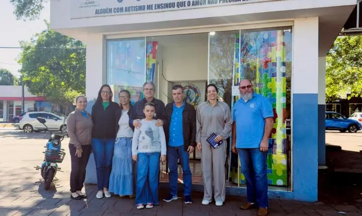 Luiz Ernesto firma compromisso com a causa autista em reunião com AUPAR