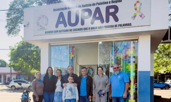 Luiz Ernesto firma compromisso com a causa autista em reunião com AUPAR
