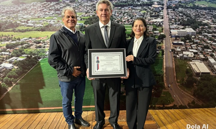 Luiz Ernesto prestigia homenagem histórica a Adenir Trevisan na Expo Palotina 2026