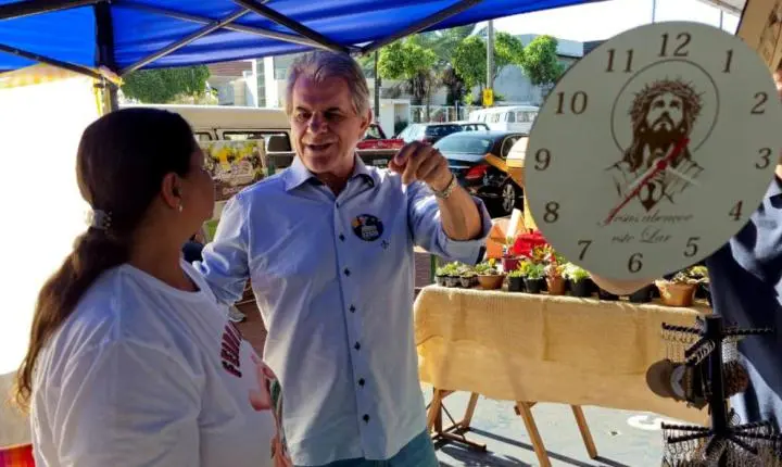 Luiz Ernesto visita Feira do Produtor de Guaíra e conversa com feirantes sobre demandas do setor