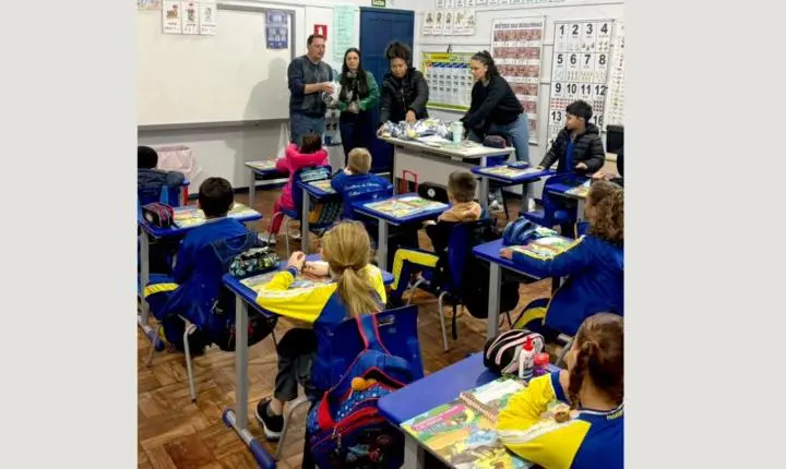 Maripá amplia investimentos na educação com entrega de tênis escolares aos alunos