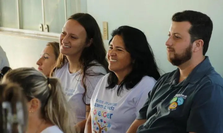 Maripá promove ação de conscientização no Dia Mundial do Autismo com plantio de girassóis