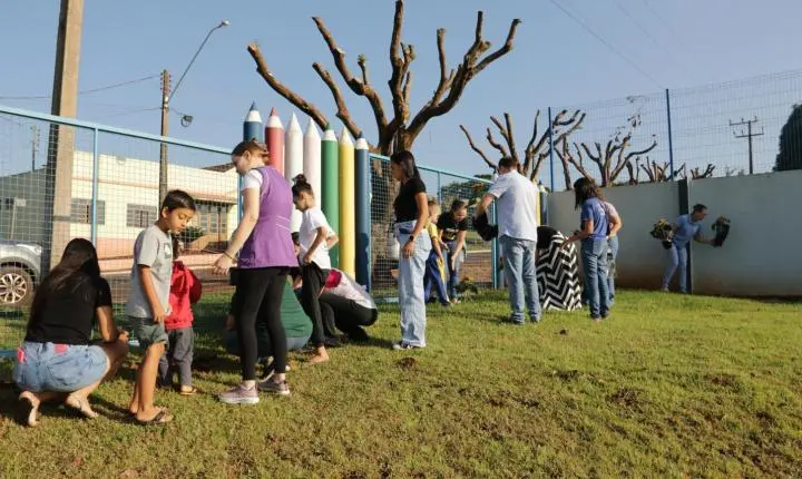Maripá promove ação de conscientização no Dia Mundial do Autismo com plantio de girassóis